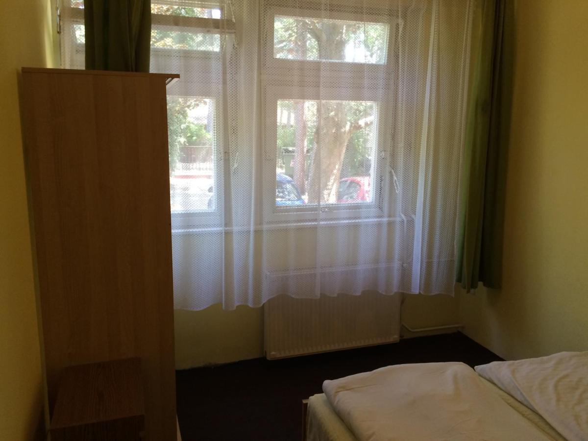 Bed and Breakfast Fenyves Panzio Шіофок Номер фото