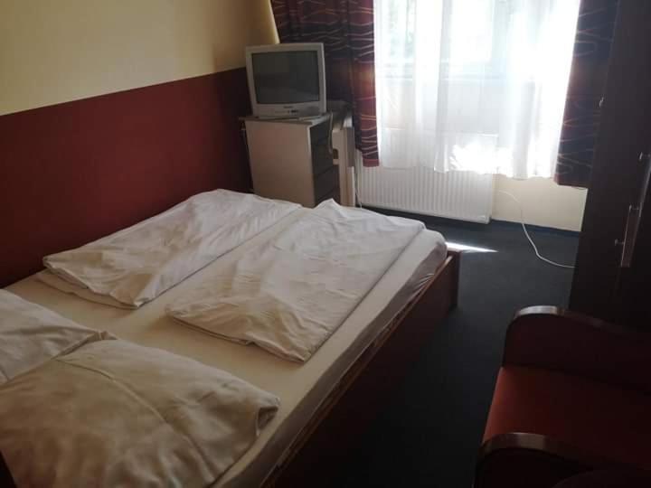 Bed and Breakfast Fenyves Panzio Шіофок Екстер'єр фото